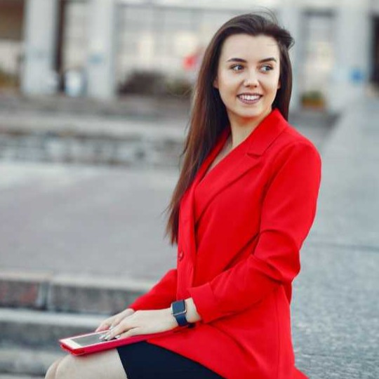 Fiona Harper | Senior Fashion Stylist & Content Strategist